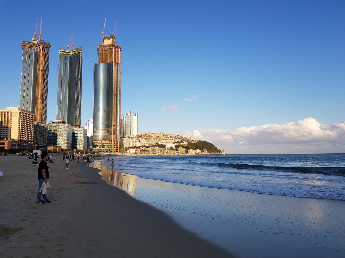 חוף הים בבוסאן דרום קוריאה- צילום יובל כלב