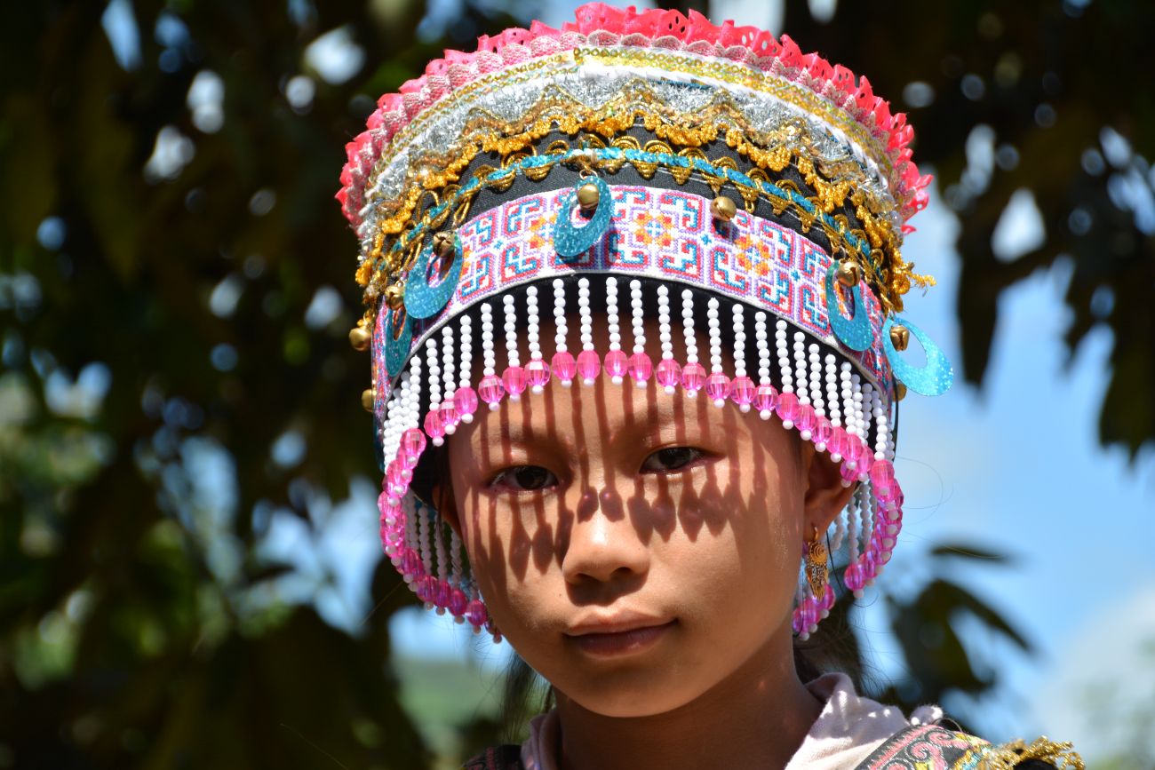 אישה בלבוש מסורתי - קבוצה אתנית המונג HMONG לאוס צילום: יובל כלב