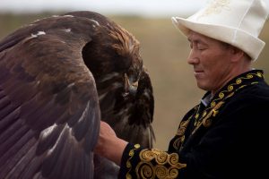 צייד עיטים בקירגיזסטן - מסורת נוודית עתיקה של ציד באמצעות עיטים זהובים. צילום - אלי אטיאס