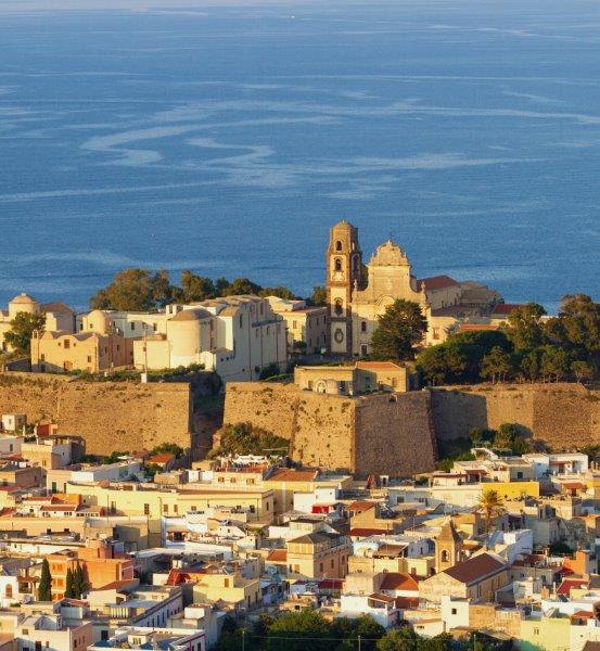 שייט קסום בדרום איטליה "לה דולצ'ה ויטה", החיים הטובים מנאפולי דרך סיציליה למלטה