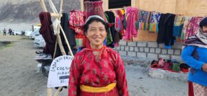 לדאק, אישה בלבוש מסורתי - צילום: גולן לובנוב