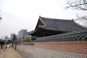 בין חומות הארמון בסיאול | צילום: גולן לובנוב