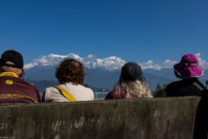 מול הנוף בפוקרה | צילום מוטי לסקי