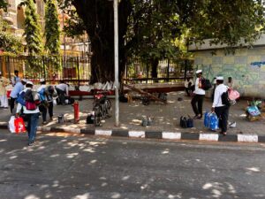 דבאוואלה במומביי מתארגנים להפצת ארוחות הצהריים